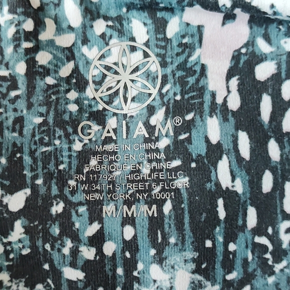 GAIAM High-Rise Capri Leggings - Picture 2 of 4